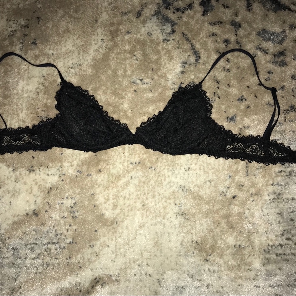 Victoria’s Secret Unlined Lace Bralette - Picture 2 of 4